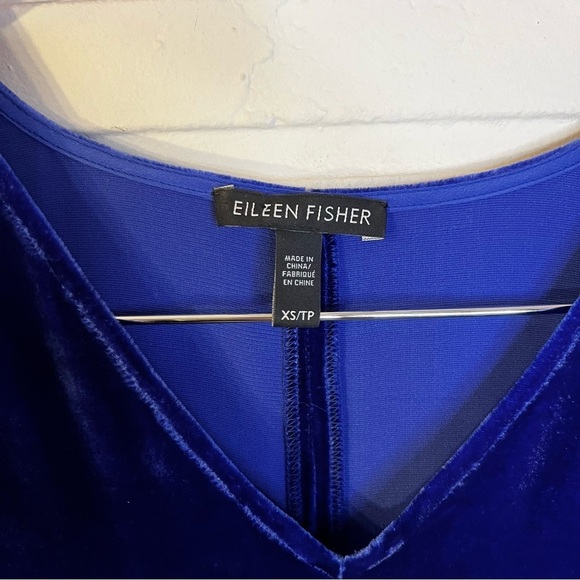 Eileen Fisher Blue Velvet Silk Blend V-Neck Top, Women’s Size Extra Small - Picture 6 of 6